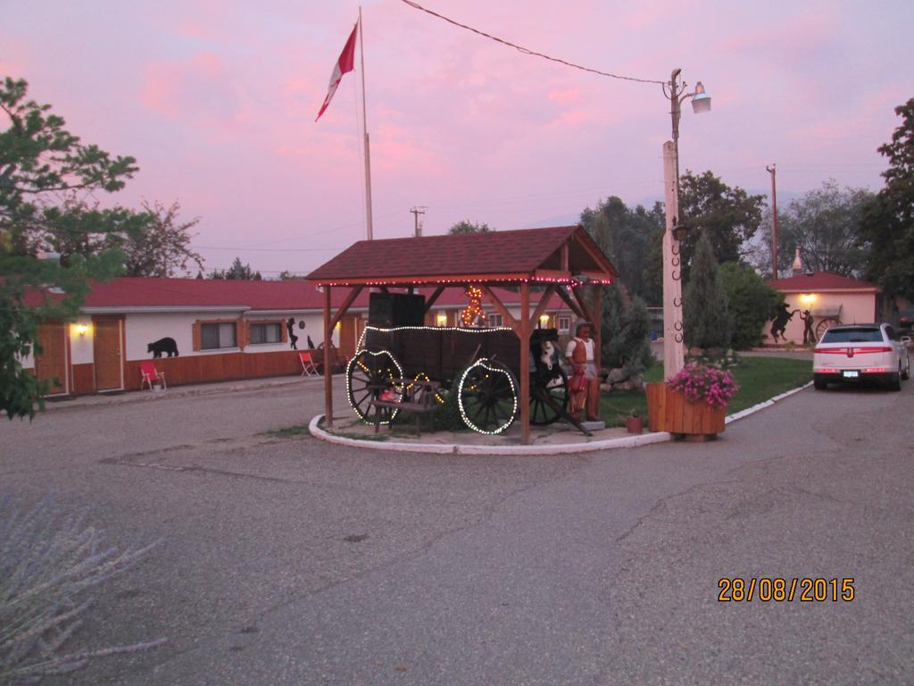 Tel-A-Friend Motel Vernon Exterior foto